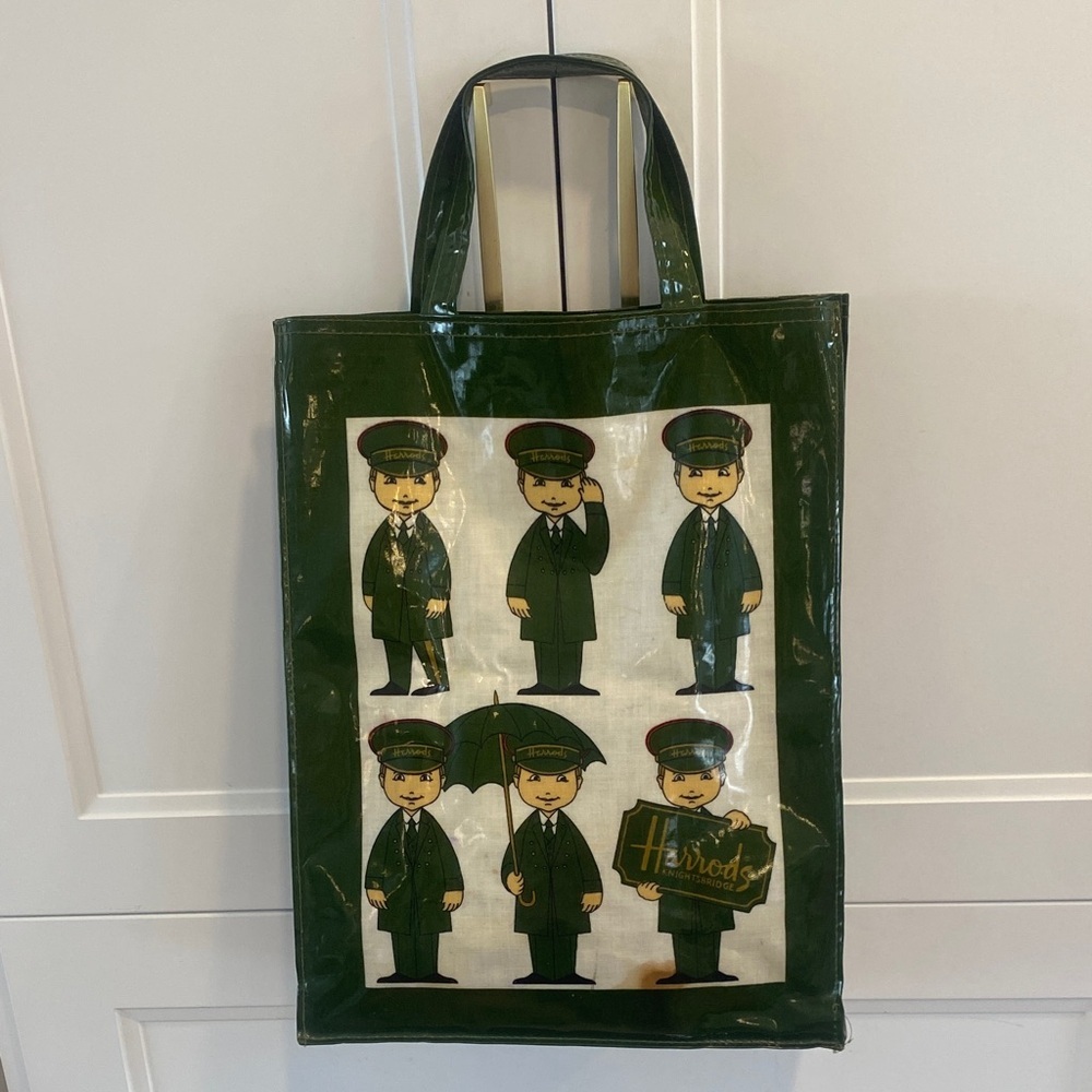 ATTENTION HARRODS COLLECTORS Vintage 1980’’s  Green Doorman Vintage Shopping Bag